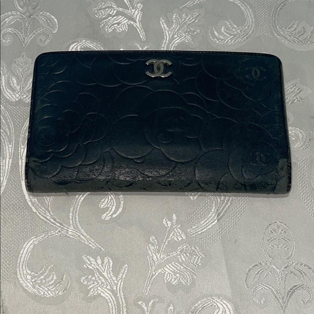 CHANEL Black Camellia-Embossed Leather Continental Wallet with CC Logo GIVEAWAY